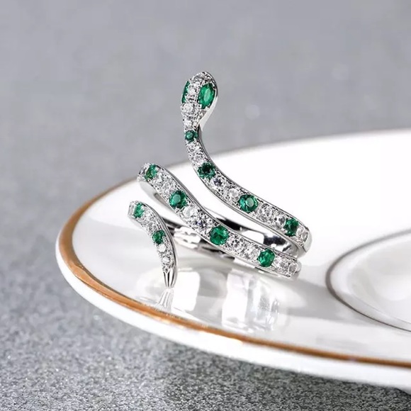 Jewelry - 🐍 Green CZ Sterling Silver Size 7 Snake Ring 🐍